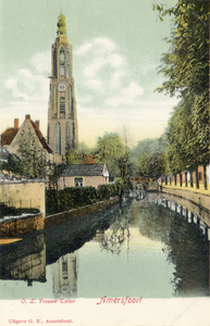 12699 Gezicht op de Westsingel te Amersfoort uit het noorden; met links de achtergevels van de panden en tuinen aan de ...